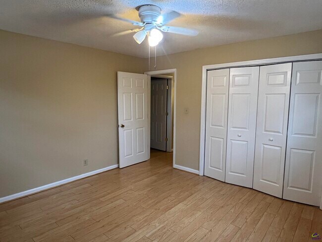 Building Photo - 212 Highland Dr