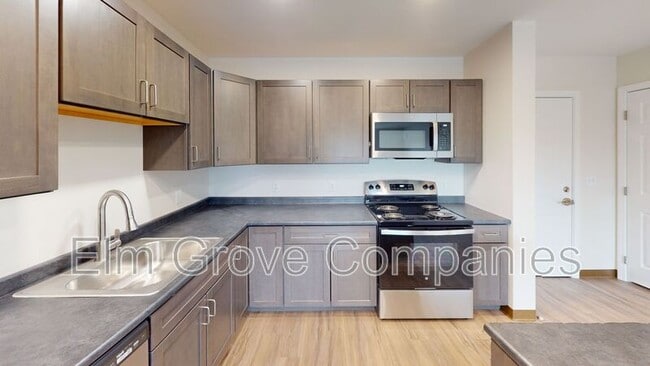Building Photo - 5 5th St