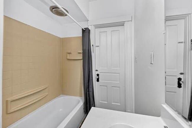 Building Photo - 3819 St Martins Pl