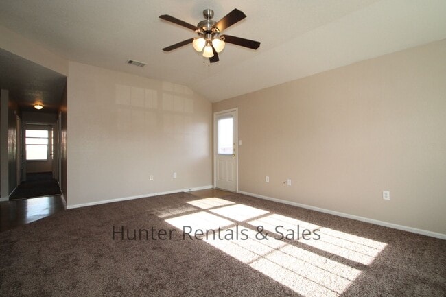 Building Photo - Cove Three-Bedroom!