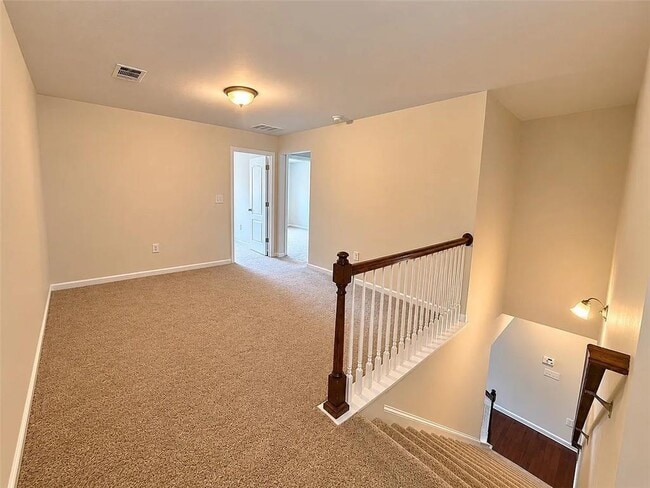 Building Photo - 1700 Paxton Dr SW