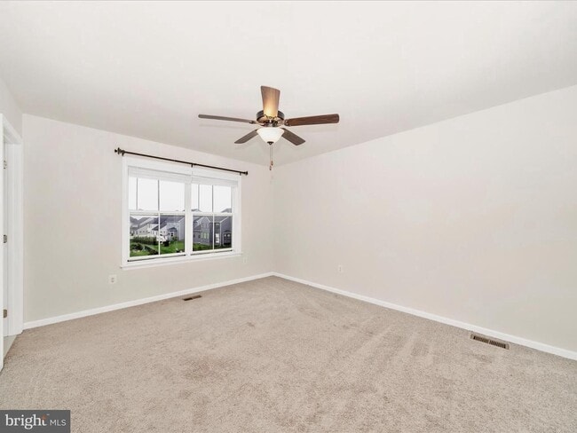 Building Photo - THREE LEVEL TOWN HOUSE IN KELLERTON