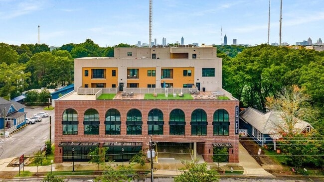 Building Photo - 112 Rogers St NE