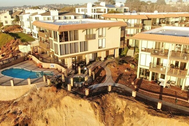 Building Photo - 190 Del Mar Shores Terrace