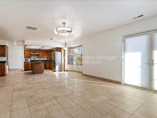 Building Photo - 6837 S Creekcove Way