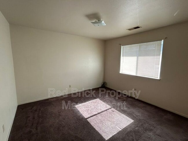 Building Photo - 2110 K St