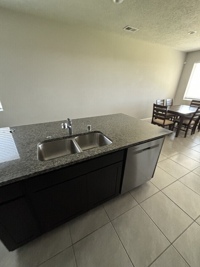 Building Photo - 598 Turmalina Dr SE