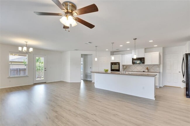 Building Photo - 120 Jasmine Cove