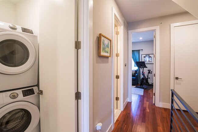 Building Photo - Two Bed Fishtown Townhouse