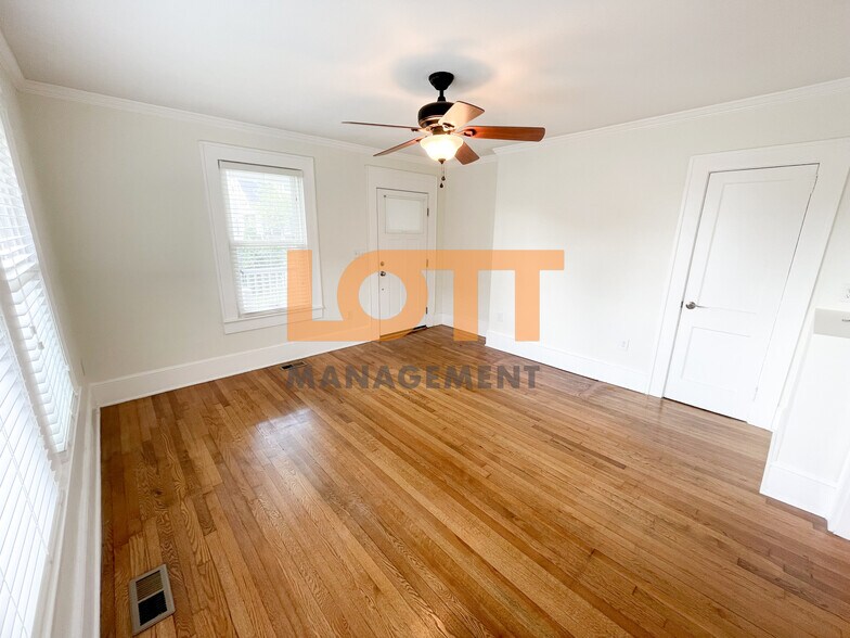 Building Photo - 39 Burdette St