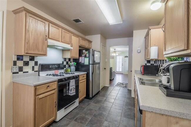 Building Photo - 1705 Friars Tale Ln