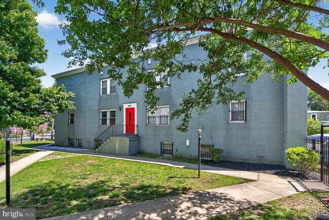 Building Photo - 2913 8th St SE