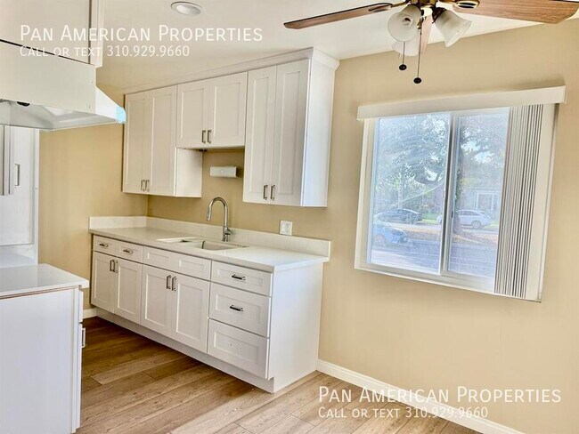 Building Photo - 326 S Gerhart Ave