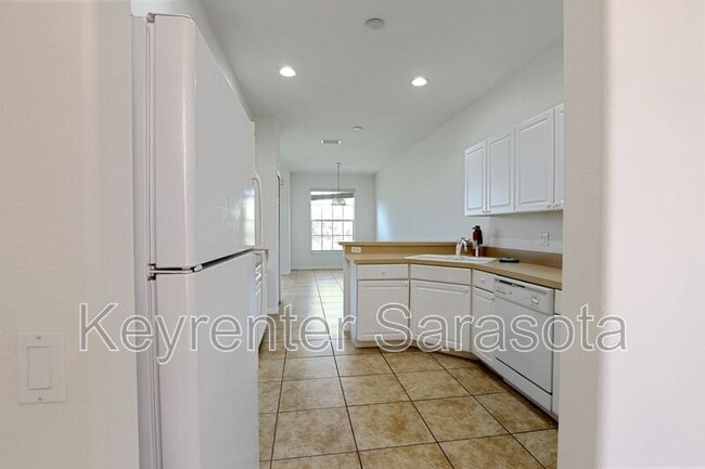Building Photo - 4480 Streamside Ct