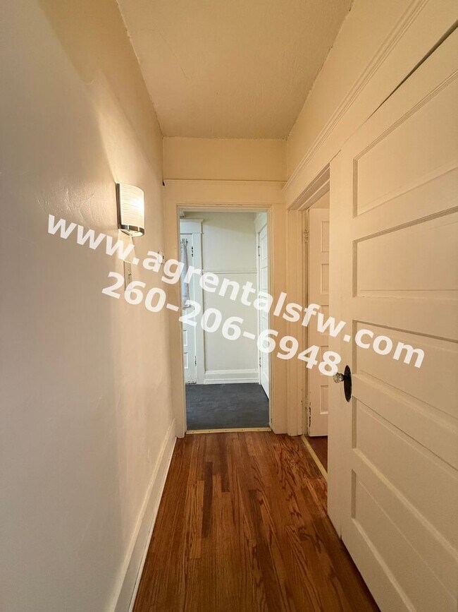 Building Photo - 919 Rivermet Ave