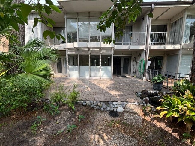 Building Photo - 8211 Katy Fwy