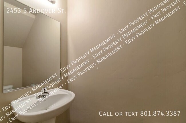 Building Photo - 2453 Andover St