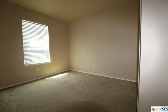 Building Photo - 304 W Gemini Ln