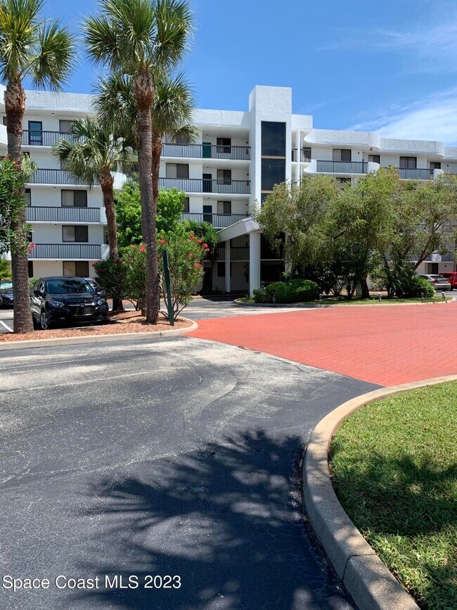 Building Photo - 300 Columbia Dr