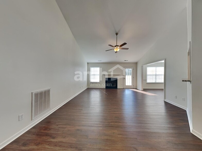 Building Photo - 706 Walnut Crossing Dr