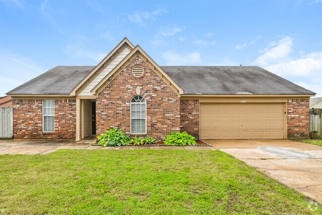 Building Photo - 6365 Oak Run Dr E