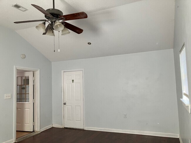 Building Photo - 7054 Foxhall Dr