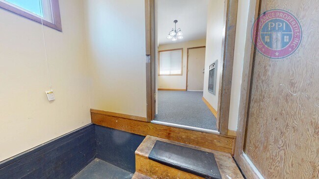 Building Photo - North Portland Gem! 3 Bed, 2 Bath Home in Prime Willamette Location