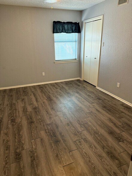 Building Photo - 1214 Baylor Ave