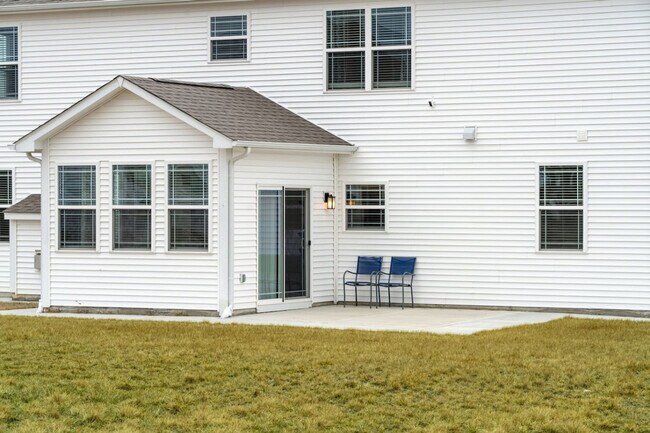 Building Photo - 2396 Pinehurst Dr