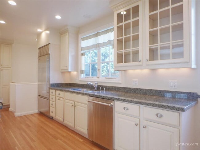 Building Photo - 40 Santa Paula Ave