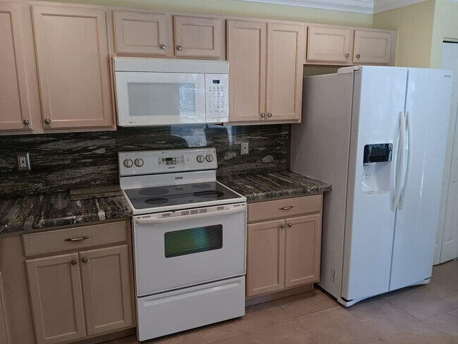 Building Photo - 4983 Pinemore Ln