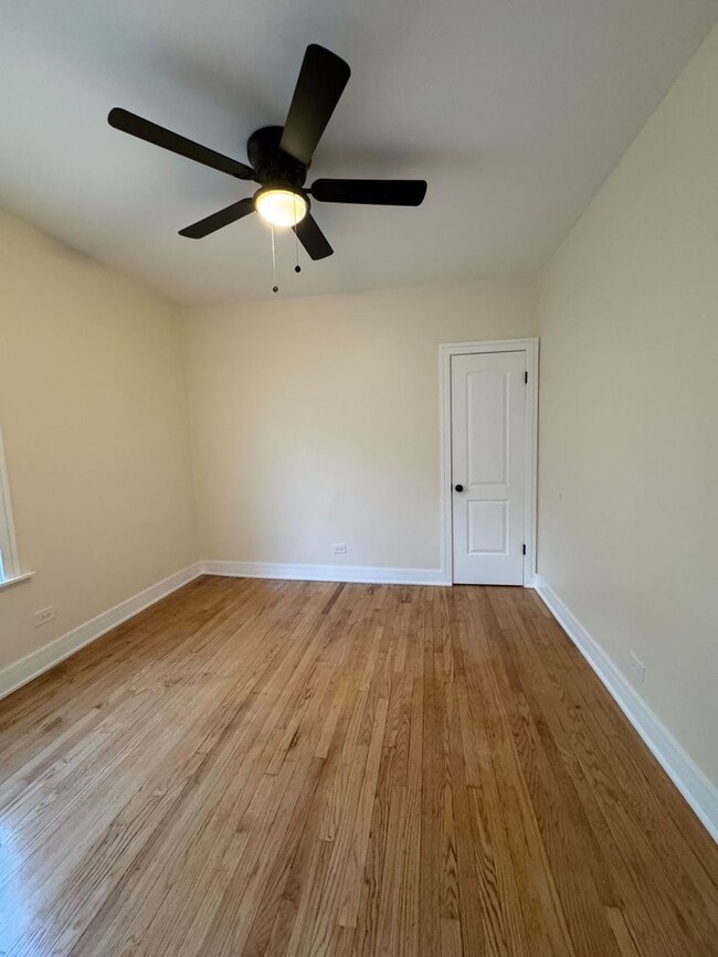 Building Photo - 610 E 74th St