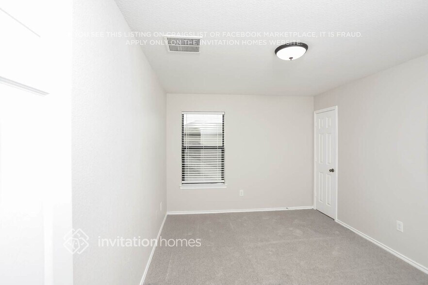 Building Photo - 826 Trilby