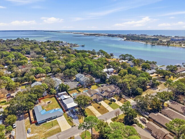 Building Photo - Stunning 4 Bedroom Home with Solar Energy & Private Pool!