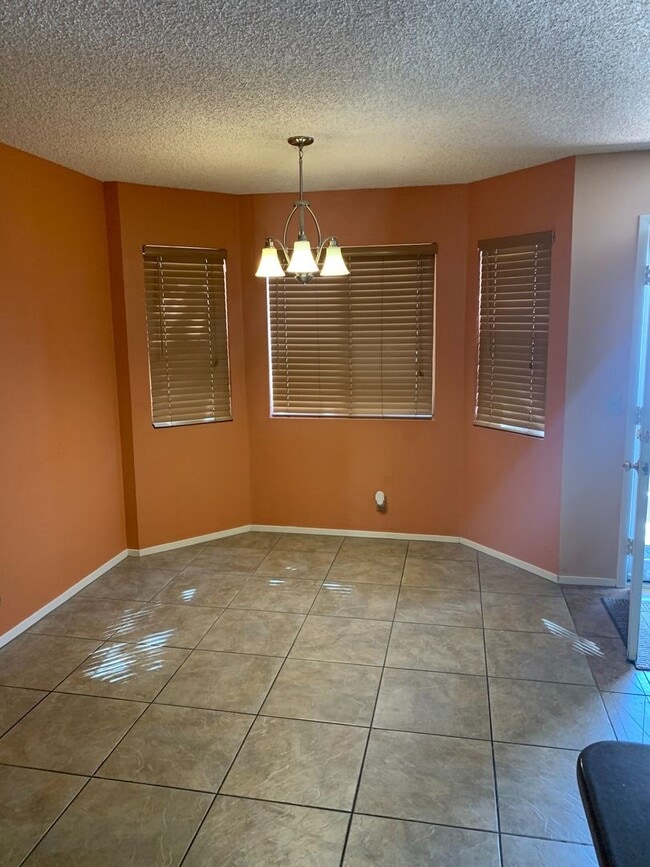 Building Photo - Beautiful upper level larger 2 bedroom, 2 ...