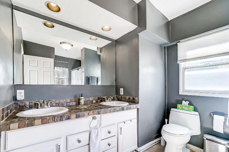 Building Photo - 3766 Isabella Ave