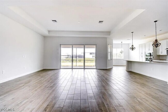 Building Photo - 7796 Lakes Edge Ln