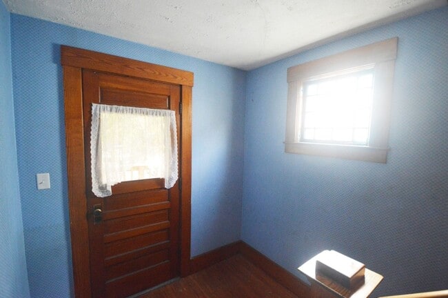 Building Photo - 38 Cascade St