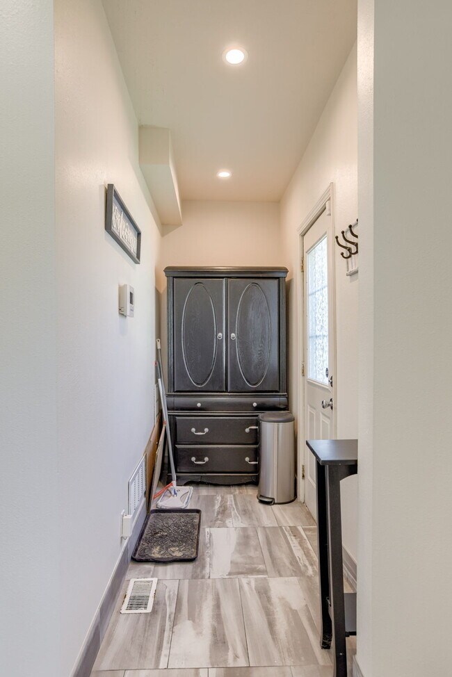 Building Photo - Blackstone Duplex