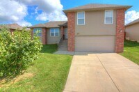 Building Photo - 3 Bedroom in Springfield!