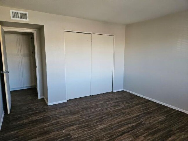 Building Photo - 19th Ave/Union Hills condo