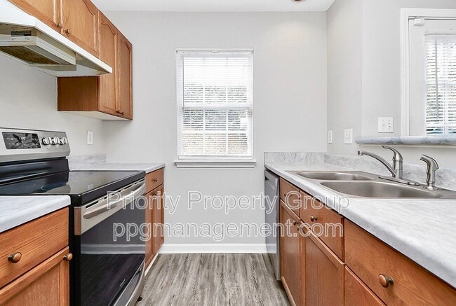 Building Photo - 9365 Glenwater Dr