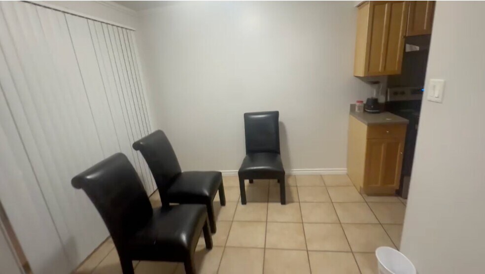 Building Photo - 3605 Steck Ave