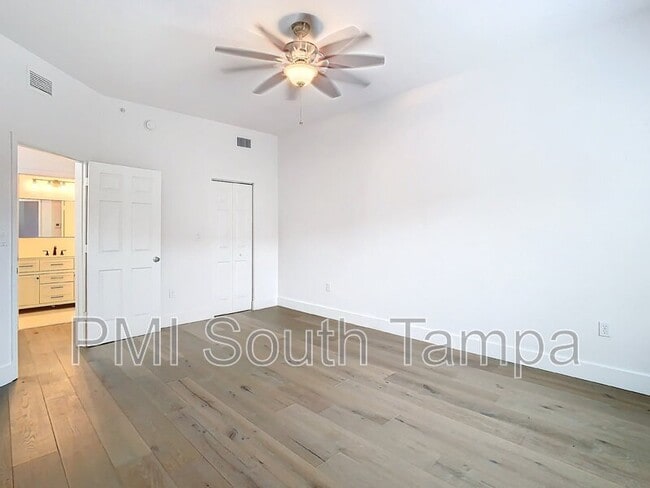 Building Photo - 5220 Beach Breeze Ct