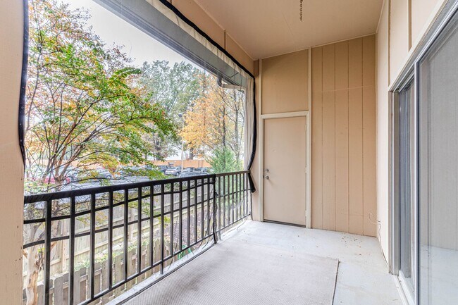 Building Photo - 2BD/2BA Condo located in Perkins Gardens