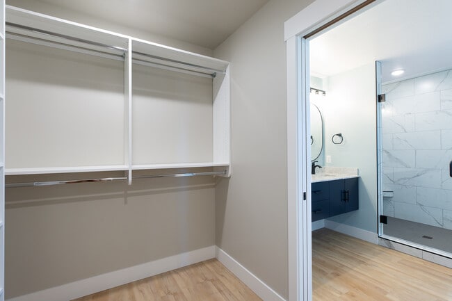 Building Photo - 5377 Remington Dr