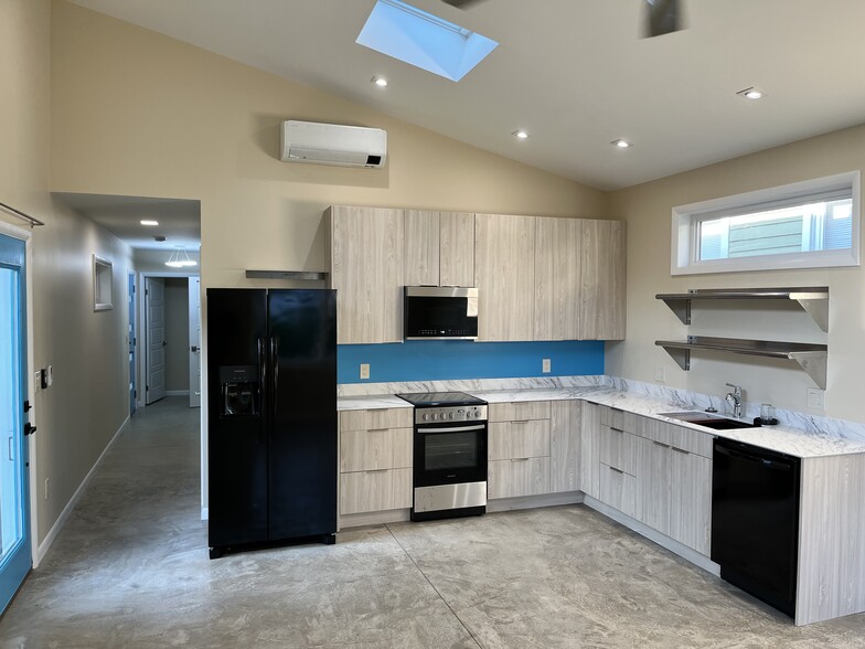 skylight over kitchen area - 5 Eisenberg Pl