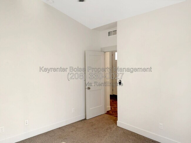 Building Photo - 1440 W Cerulean St