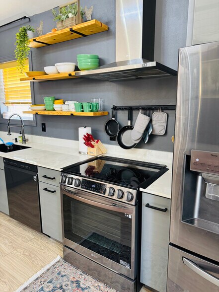 Building Photo - 24 E Winding Hill Rd