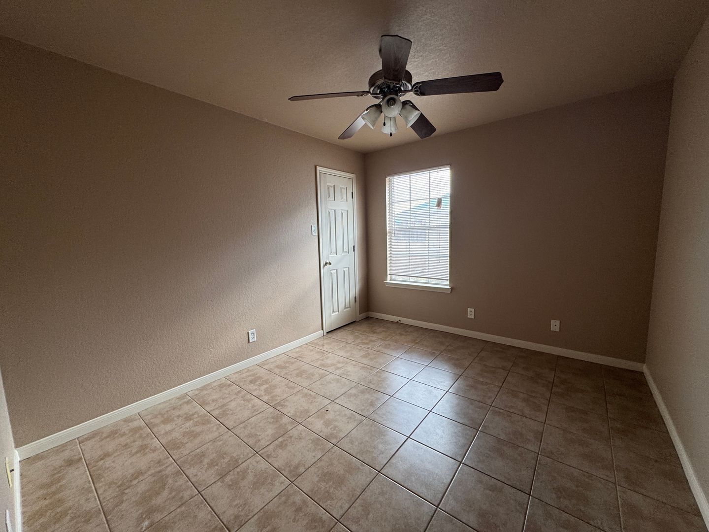 Building Photo - 1205 Powder River Dr